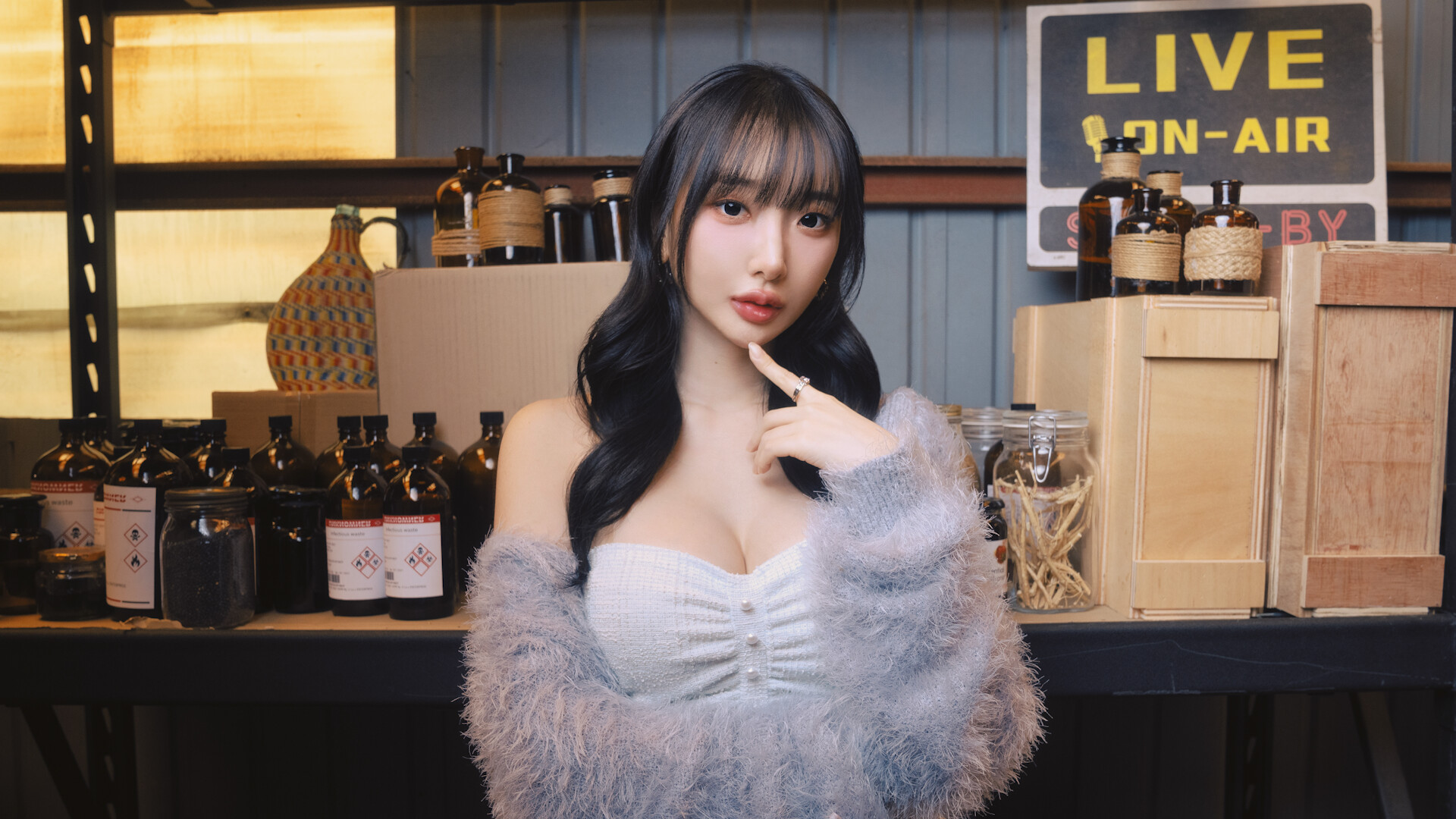 末日降临！被美女们关进避难所!?