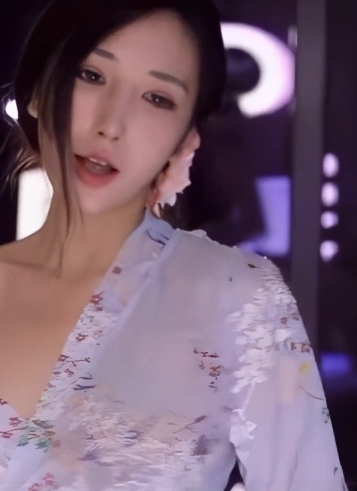 B站UP 【小小徐】舰长福利！黑丝豹纹包臀裙 ！